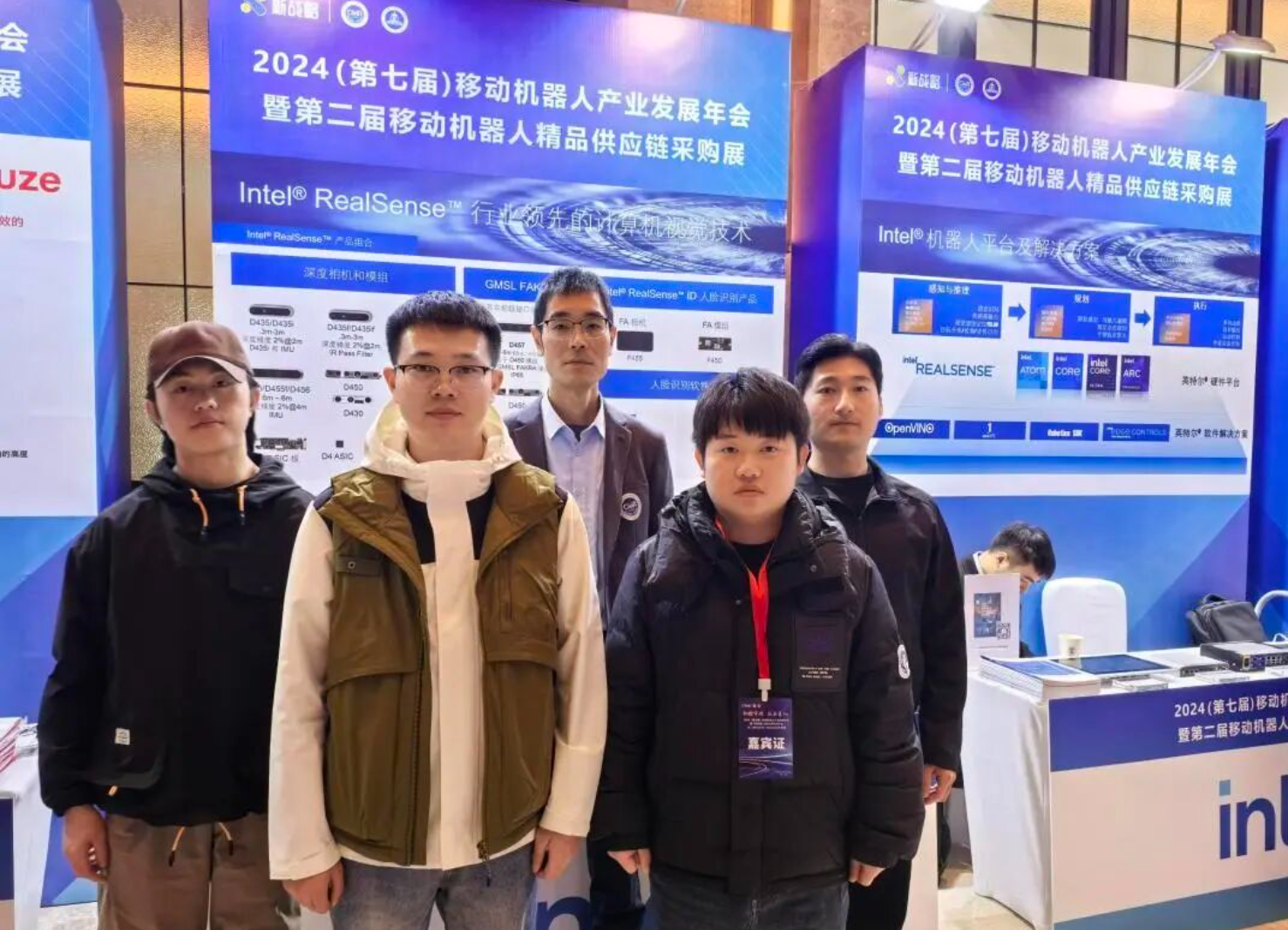HWAINTEK appeared at the industry summit to explore a new chapter in intelligent robots